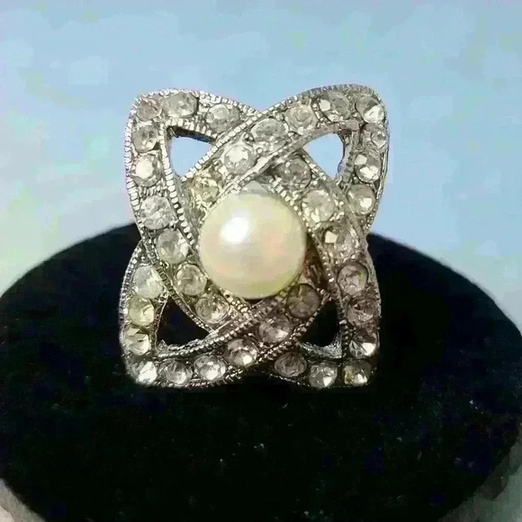 Silver tone rhinestones fuax pearl ring cocktail rings size 7 adjustable - Picture 6 of 16